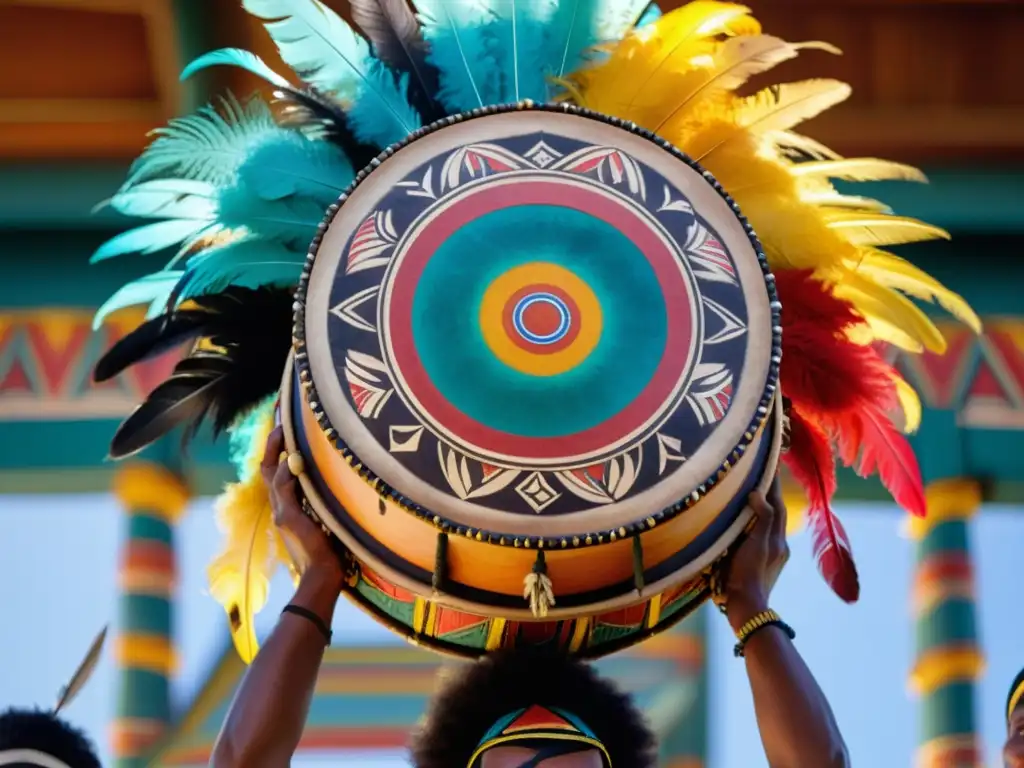 Un tambor ceremonial tallado con plumas coloridas se alza hacia el cielo por un miembro de una tribu nativa